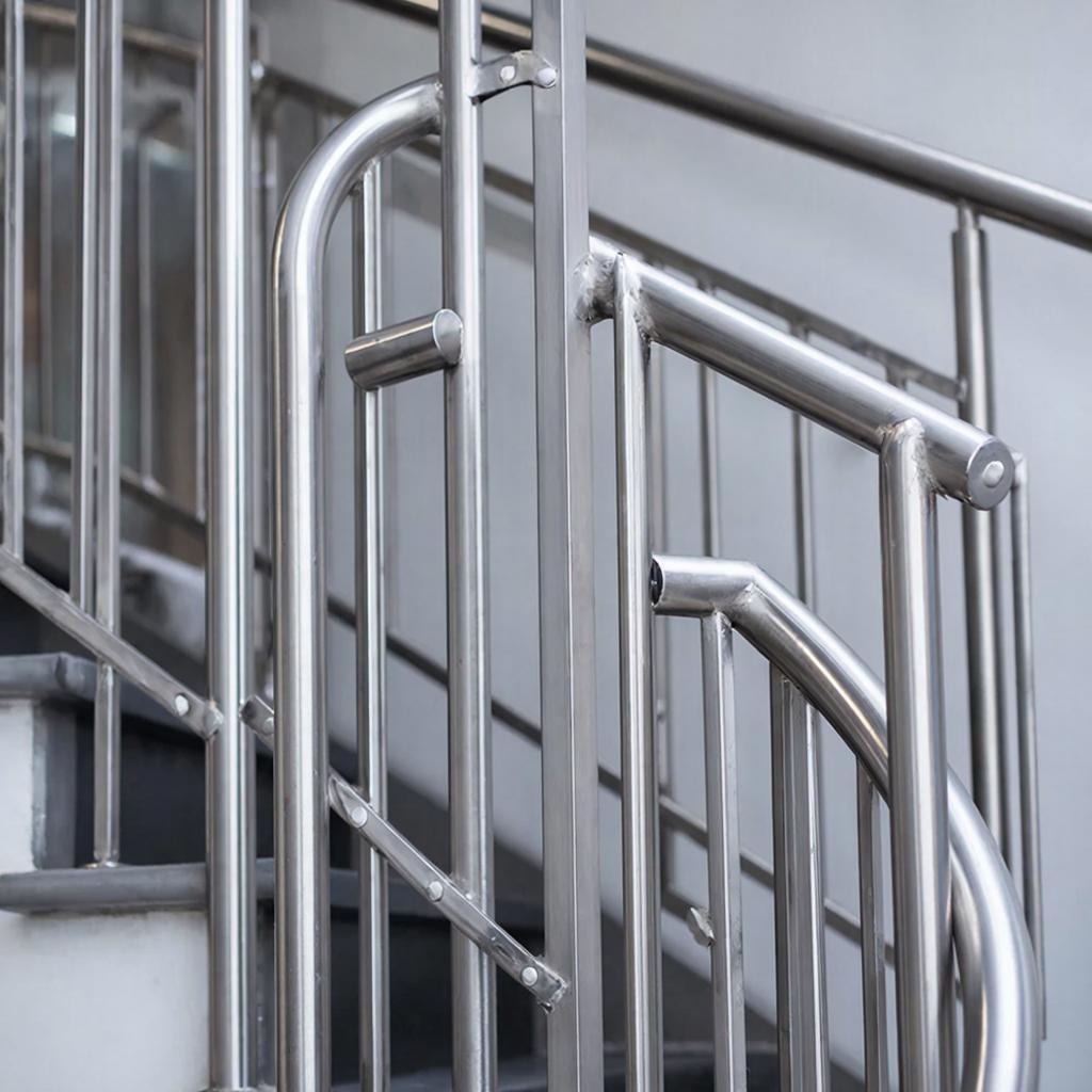 Непобедимая Элегантность: Как Нержавеющая Сталь Превращает Ваше Пространство